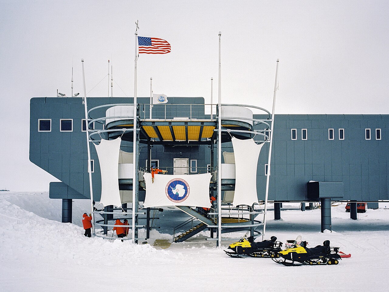 Amundsen–Scott South Pole Station 01.jpg
