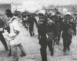 Police officers on their way to enforce a raid on Aum facilities after the attack.