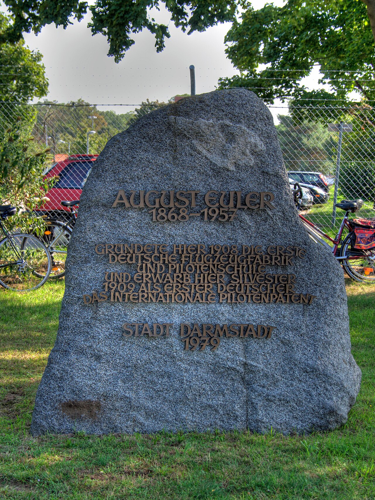 August-Euler-Flugplatz-Gedenkstein August Euler.jpg