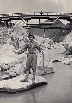 A fisherman wearing tabi with sewn-on woven-straw soles, 1915
