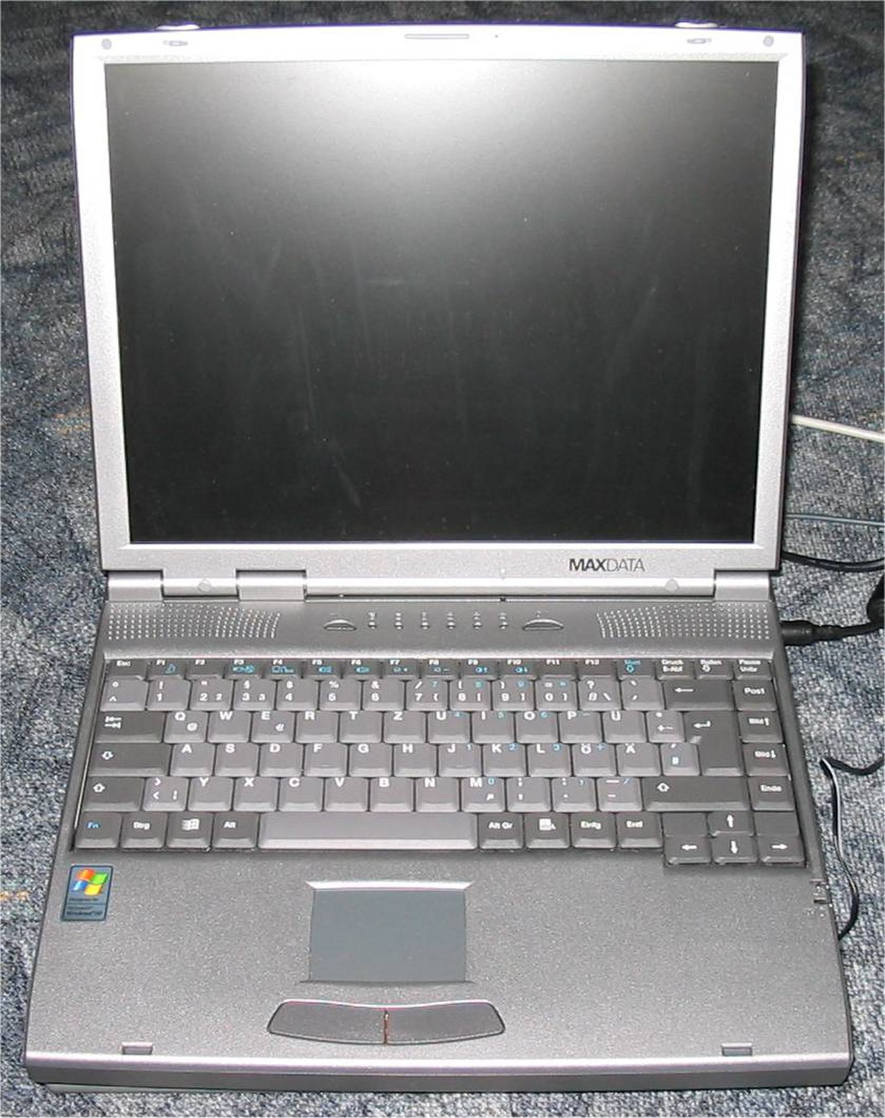 Notebook maxdata.jpg