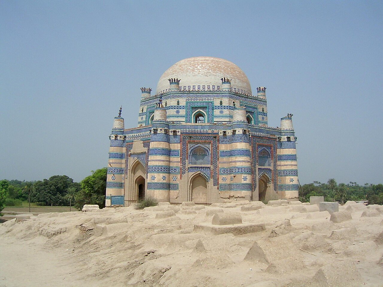 Tomb of Bibi Jawindi 3.jpg