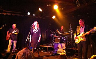 Frente! performing at the Corner Hotel, Melbourne in 2010. From left to right: Simon Austin, Angie Hart, Pete Luscombe, Bill McDonald