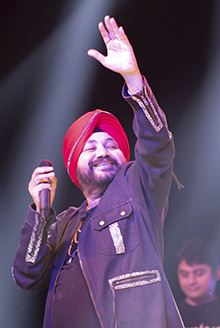 Mehndi performing live in 2015