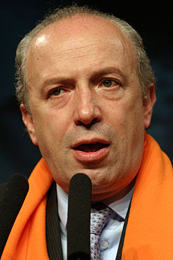 Pedro Santana Lopes, party's president (2004–2005) and Prime Minister (2004–2005).