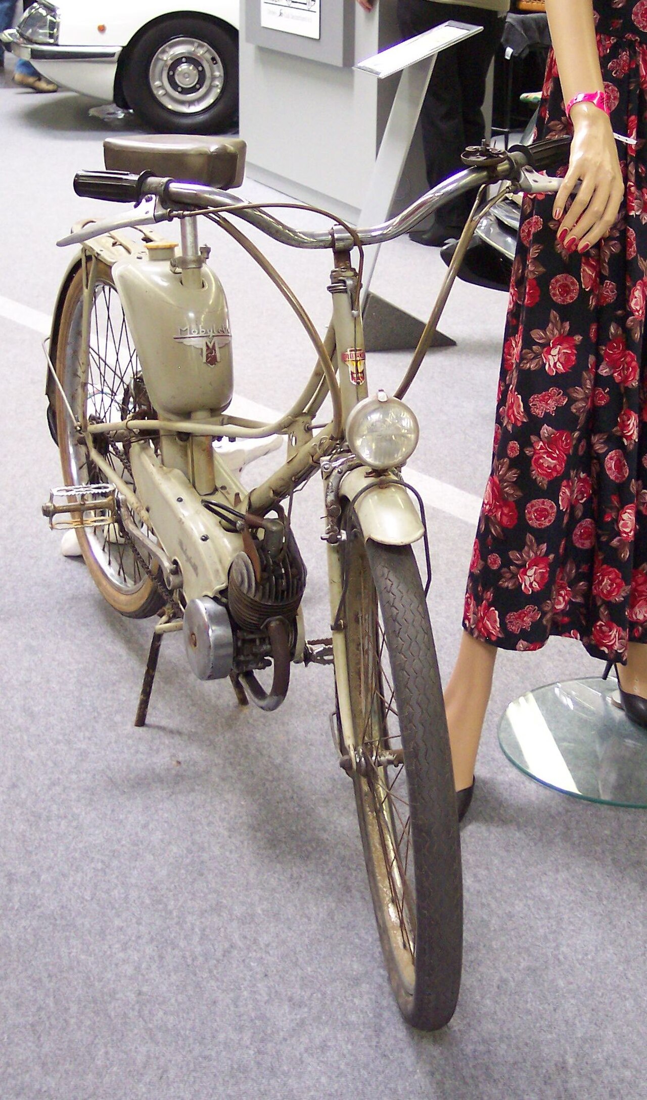 Motobecane Mobylette vr grey TCE.jpg
