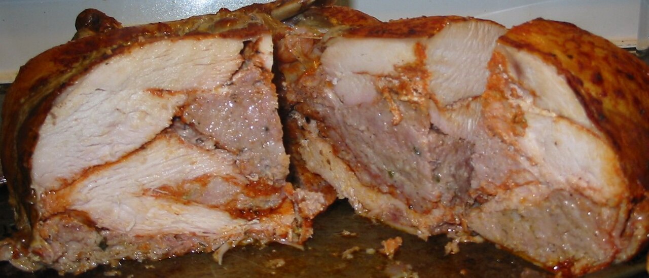 Turducken quartered cross-section.jpg