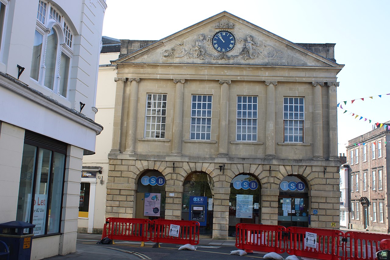 The Old Town Hall, Devizes.jpg