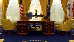 replica oval office featuring the Wilson desk replica