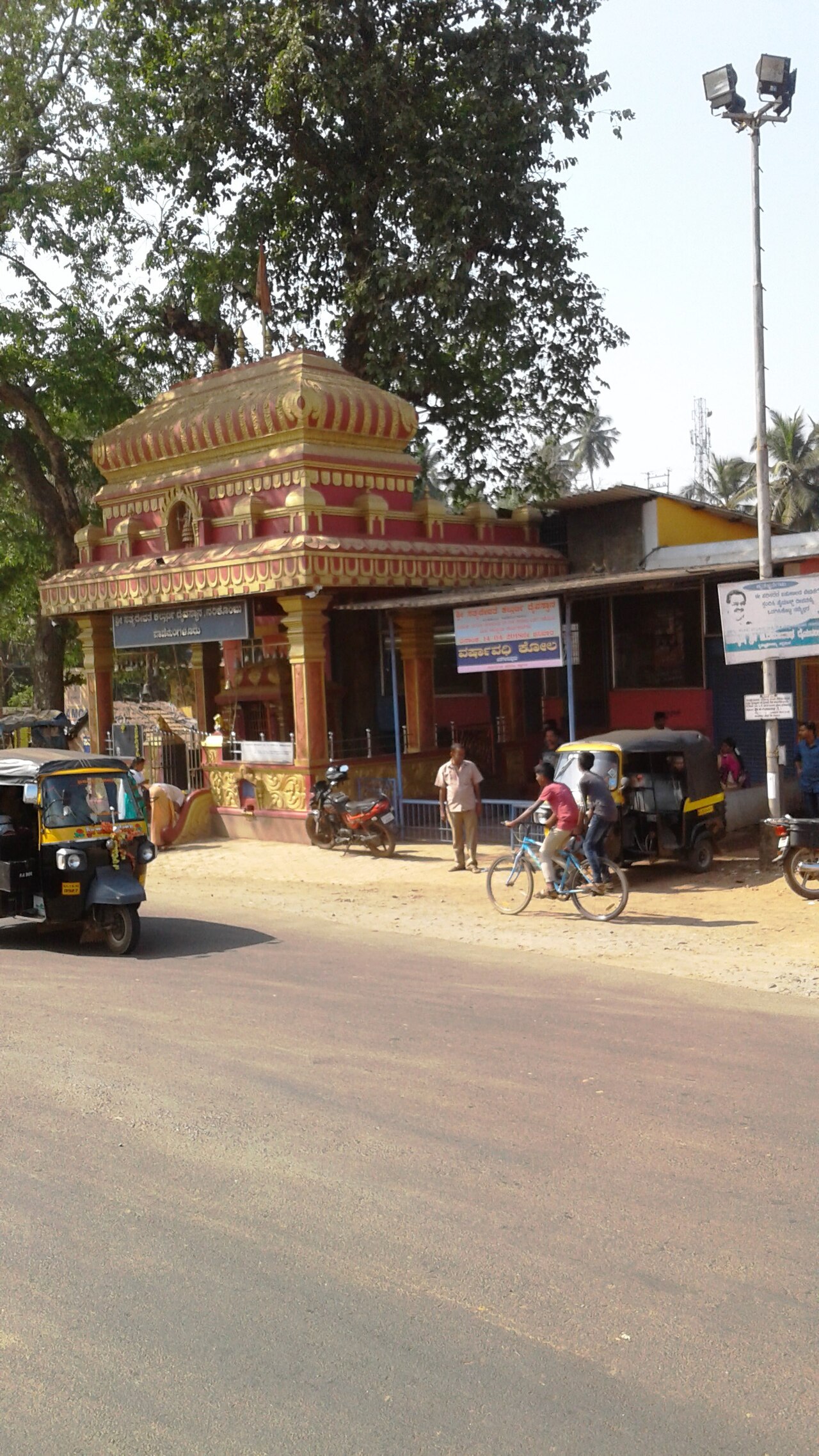 Melkar temple. BC road.jpg