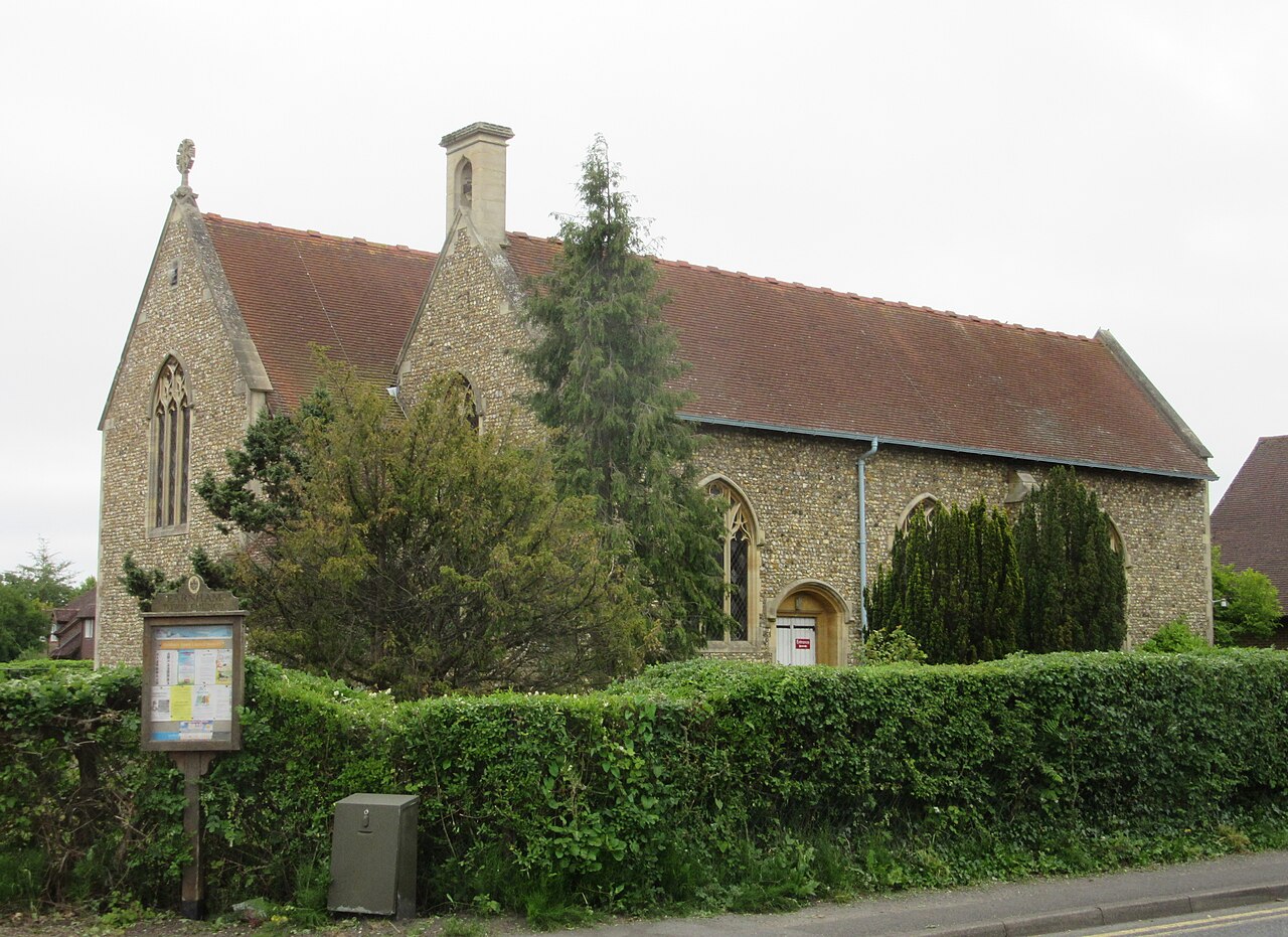 St George's Church, Badshot Lea Road, Badshot Lea (June 2015) (1).JPG