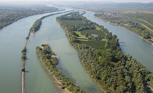 Aerial photo between Eltville and Bingen