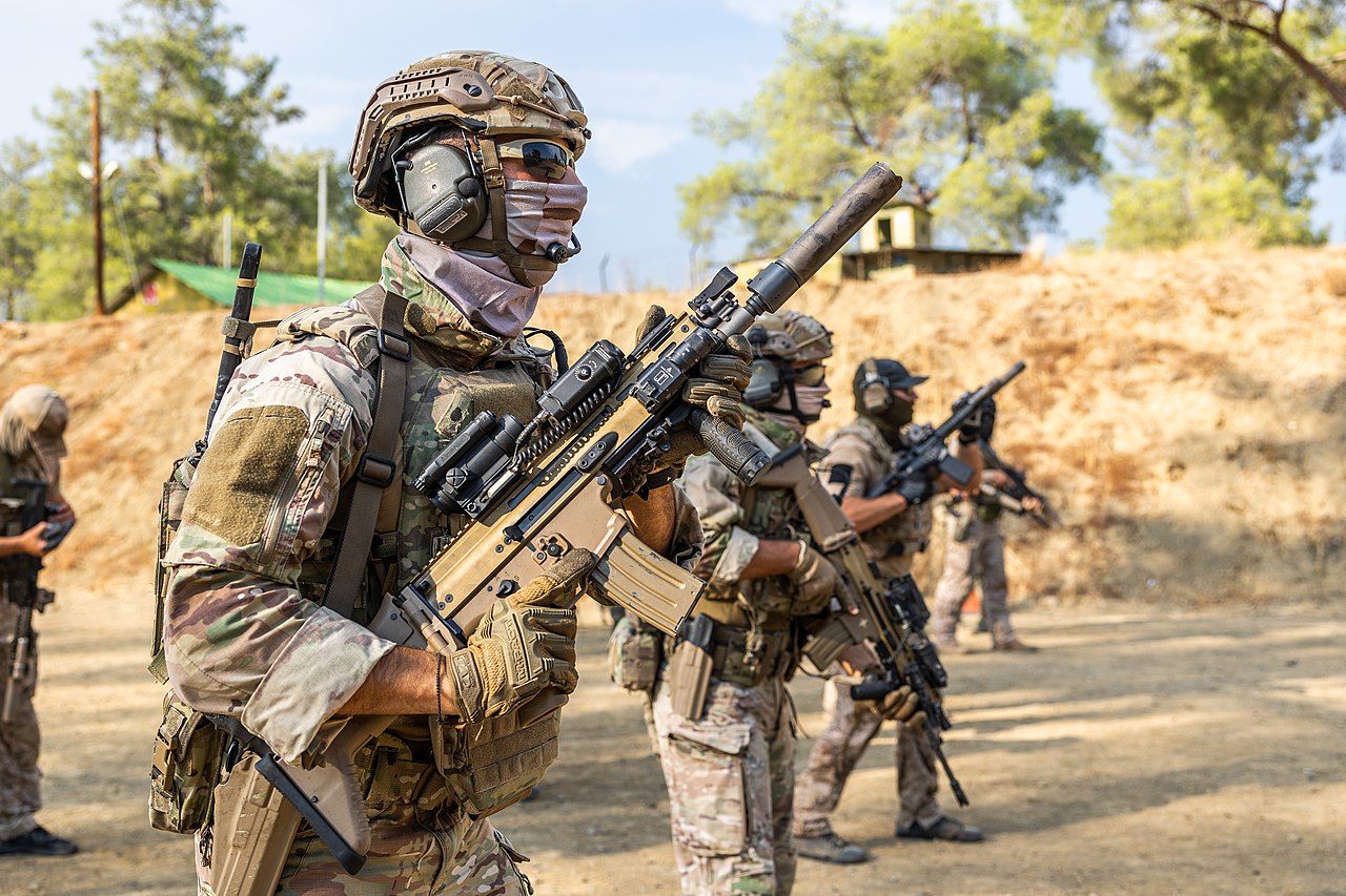 Cypriot Special Forces Operator with his FN SCAR.jpg