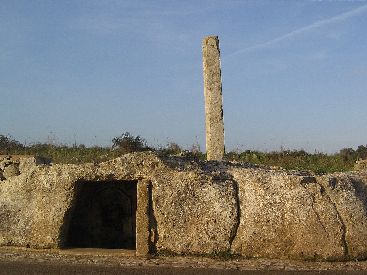 Giurdignano Menhir San Paolo.jpg