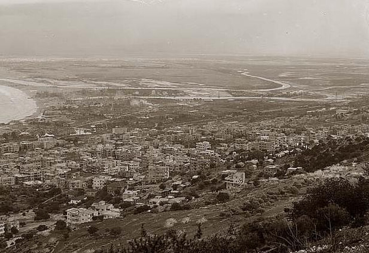 Haifa from hill side 1898.jpg