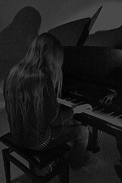 Nortt playing piano, 2017