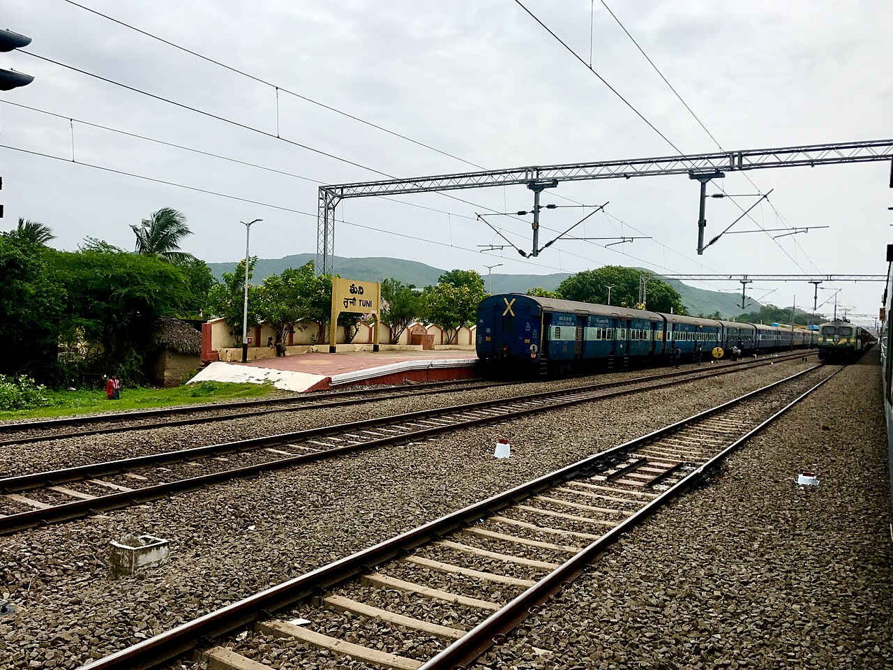 Tuni railway station board.jpg