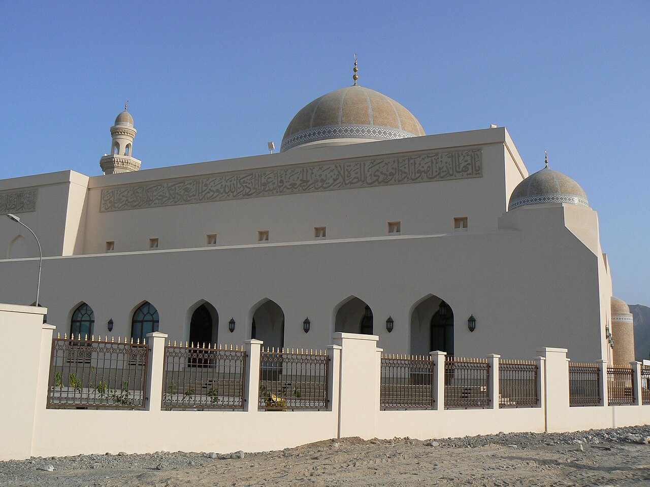 Al Maabilah, Seeb, Oman - panoramio - Luca Margheriti (1).jpg