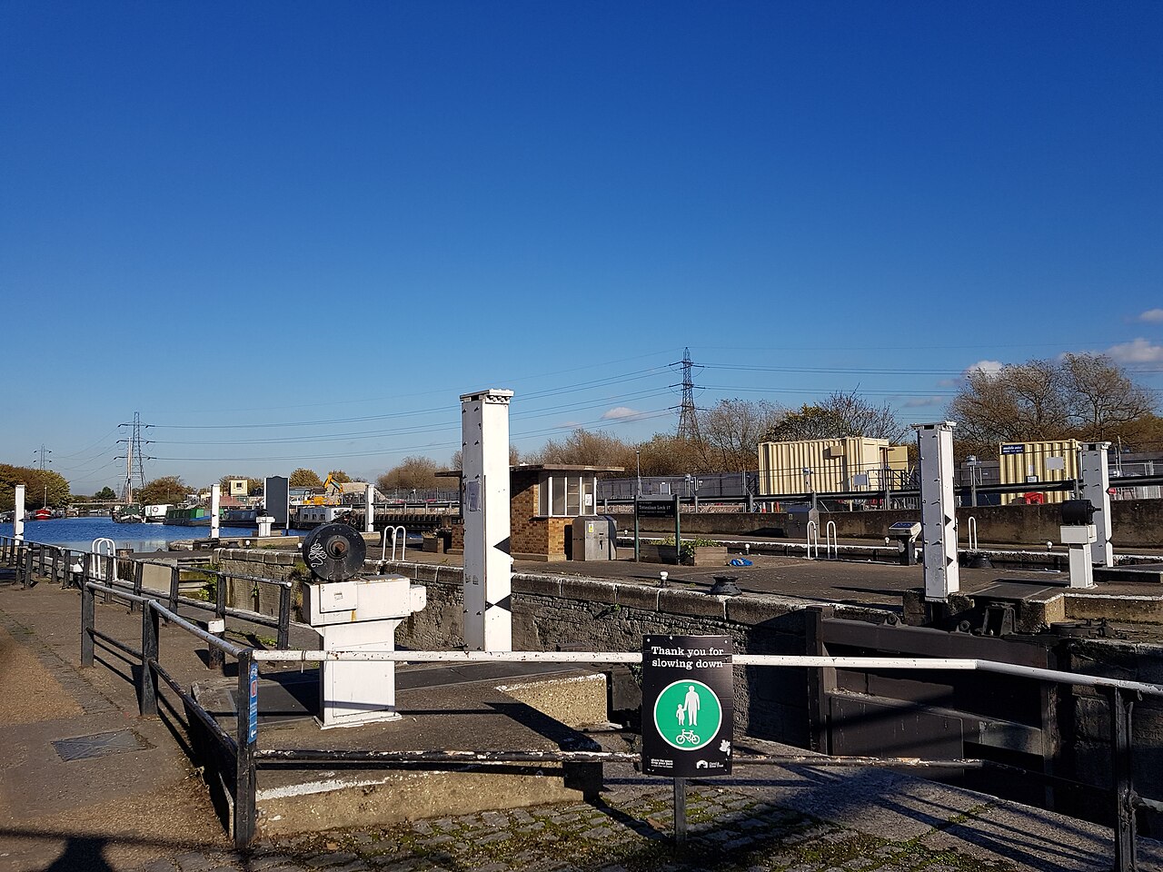 Tottenham Lock 20171106 132902 (49766582792).jpg