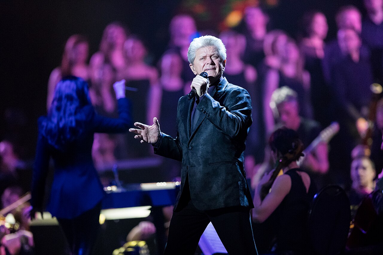 Peter Cetera - 2017356211406 2017-12-22 Night of the Proms - Sven - 1D X MK II - 0611 - B70I8106.jpg