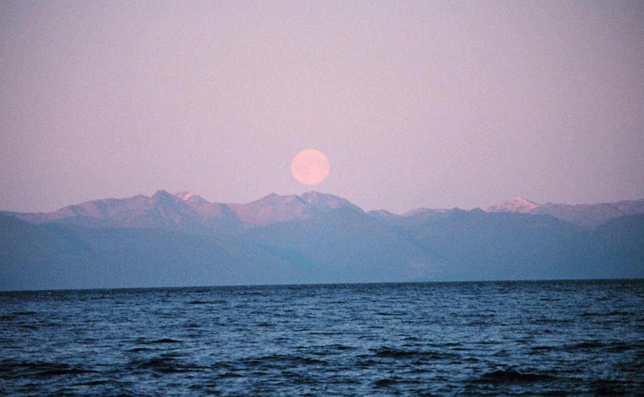 Moonrise in Chatham Strait.jpg