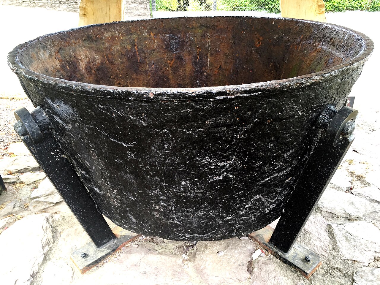 Famine Soup Pot 1845-48 memorial, Co Cork.jpg